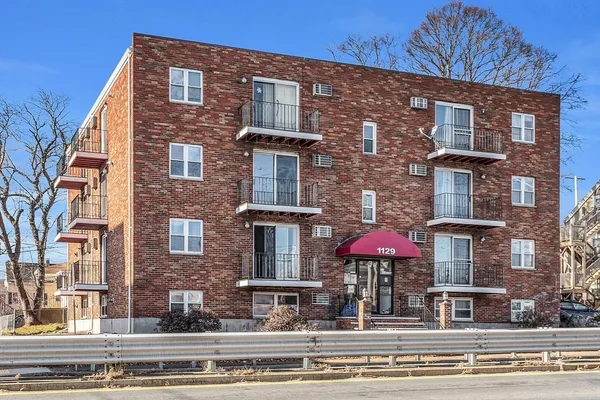 $2,600 | 1129 North Shore Road, Unit 3D, Revere, MA 02151
