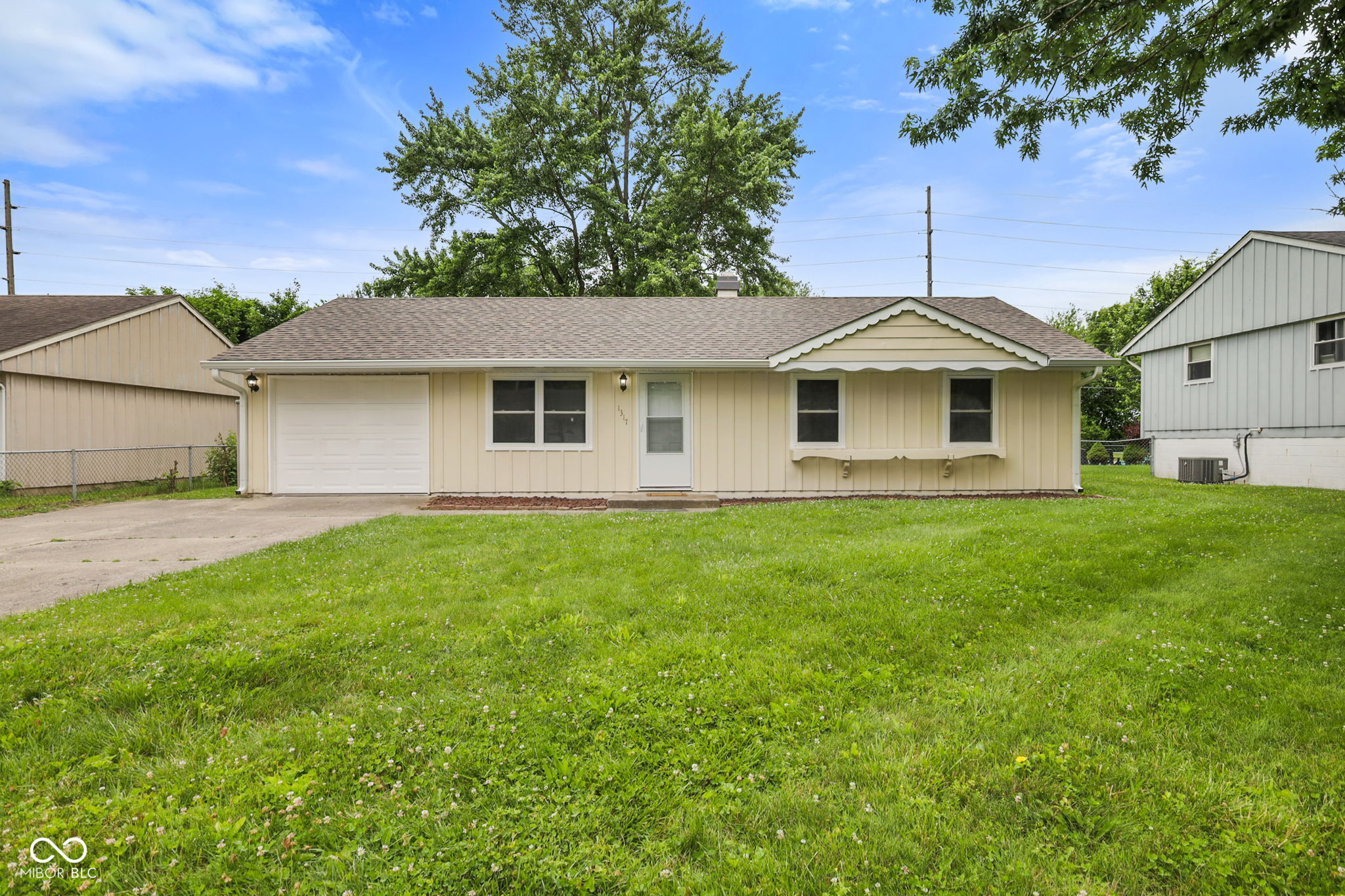 1317 Bramble Way Anderson, IN 46011 - Photo 2 of 31