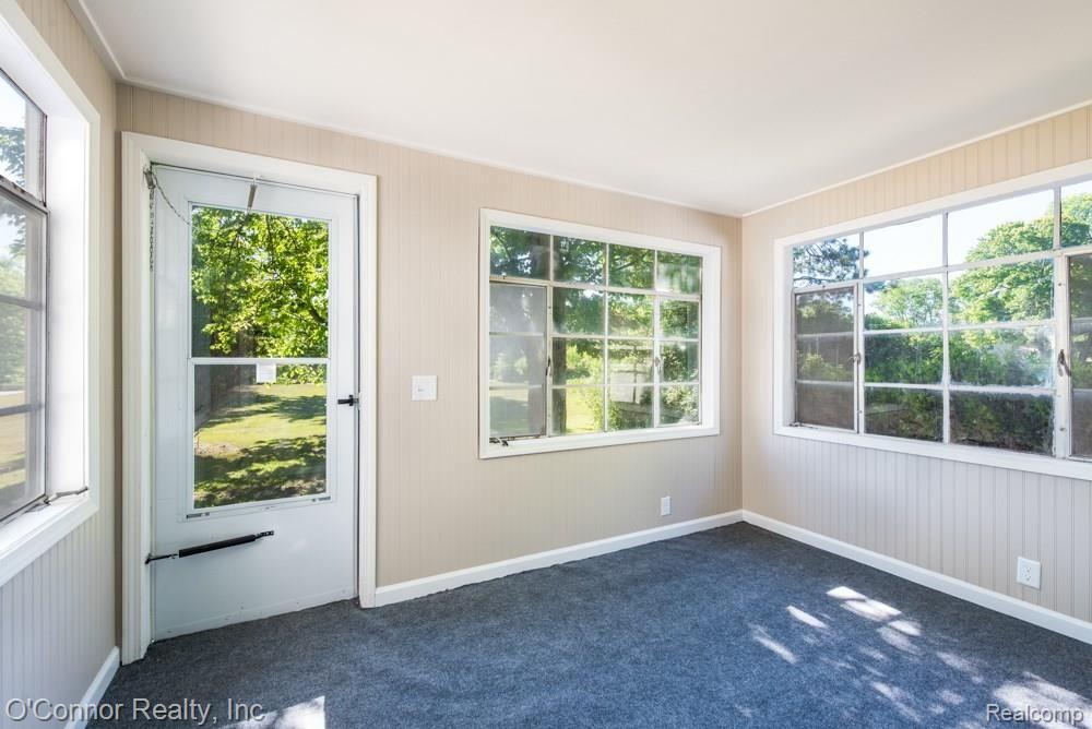 2389 Hueling Road Port Huron, MI 48060 - Photo 13 of 17 2389 Hueling-5.jpg