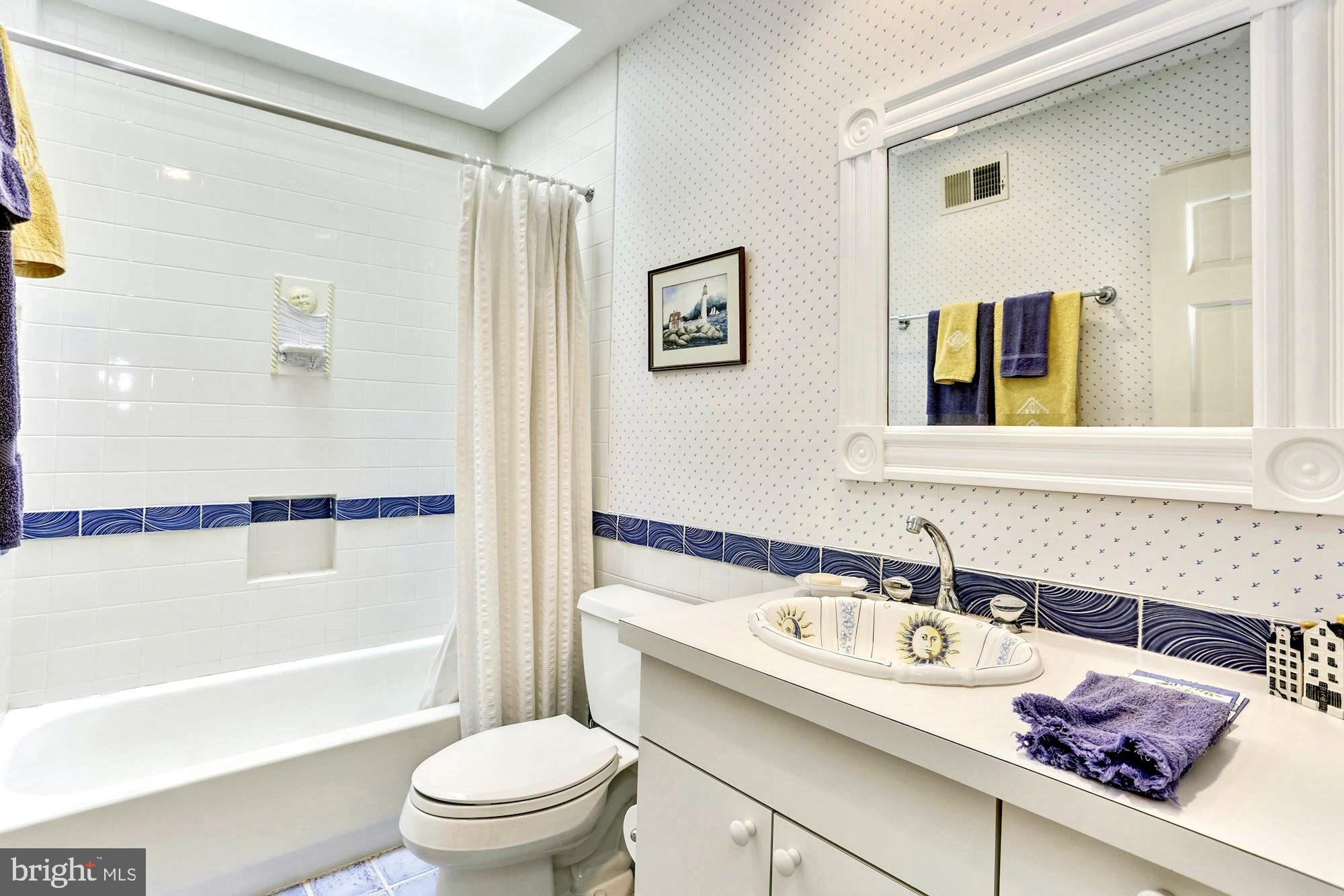 10820 Edison Road Potomac, MD 20854 - Photo 33 of 65 2ND FULL BATH IN HALLWAY WITH SKYLIGHT & CUTE TILE
