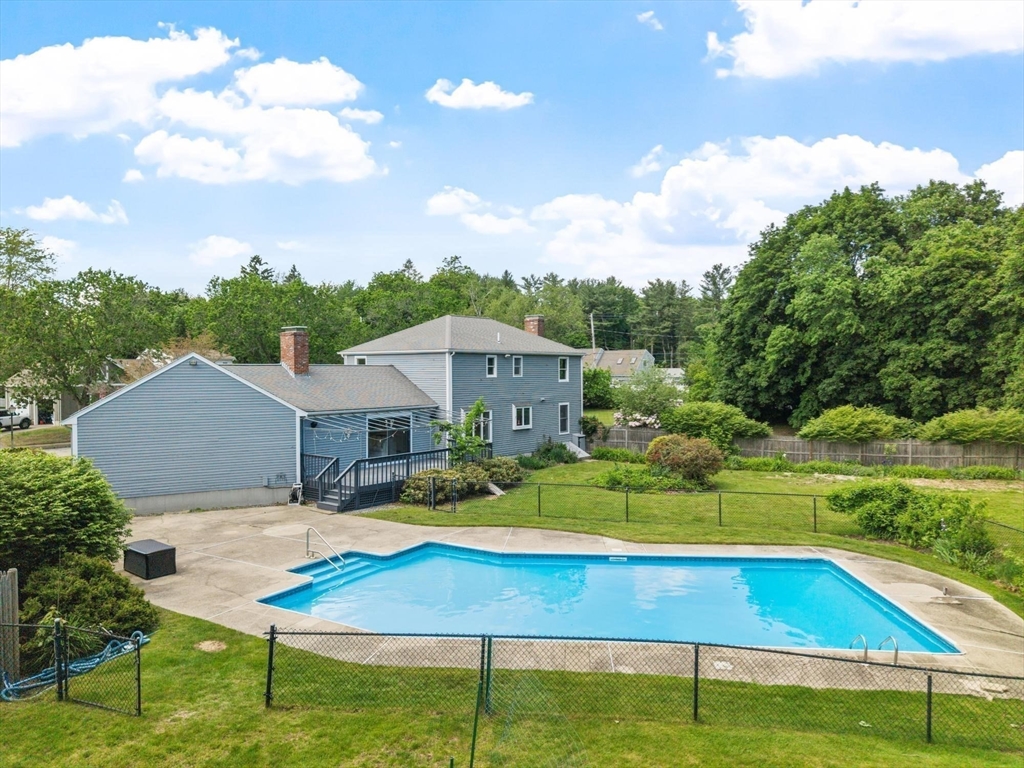 2 Rourke Lane Lynnfield, MA 01940 - Photo 3 of 40