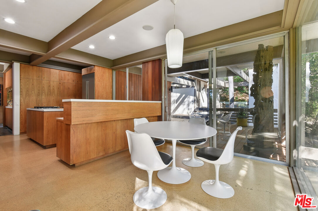 17269 Oak View Drive Encino, CA 91316 - Photo 16 of 45 Gallery Image 16