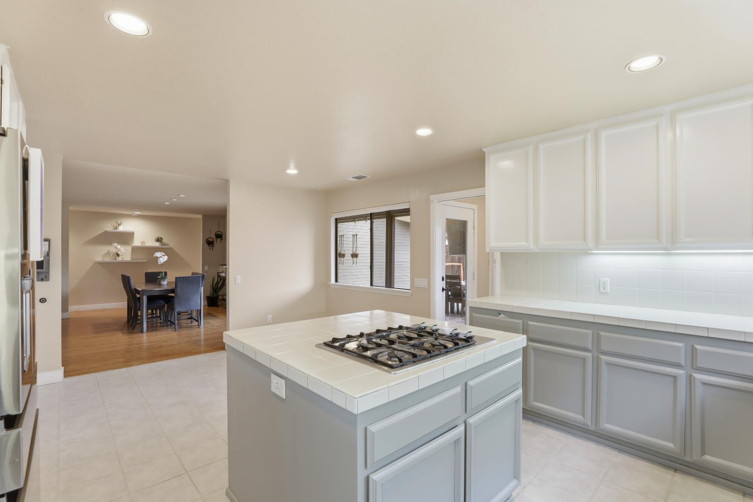 4208 Sherlock Way Citrus Heights, CA 95610 - Photo 11 of 37