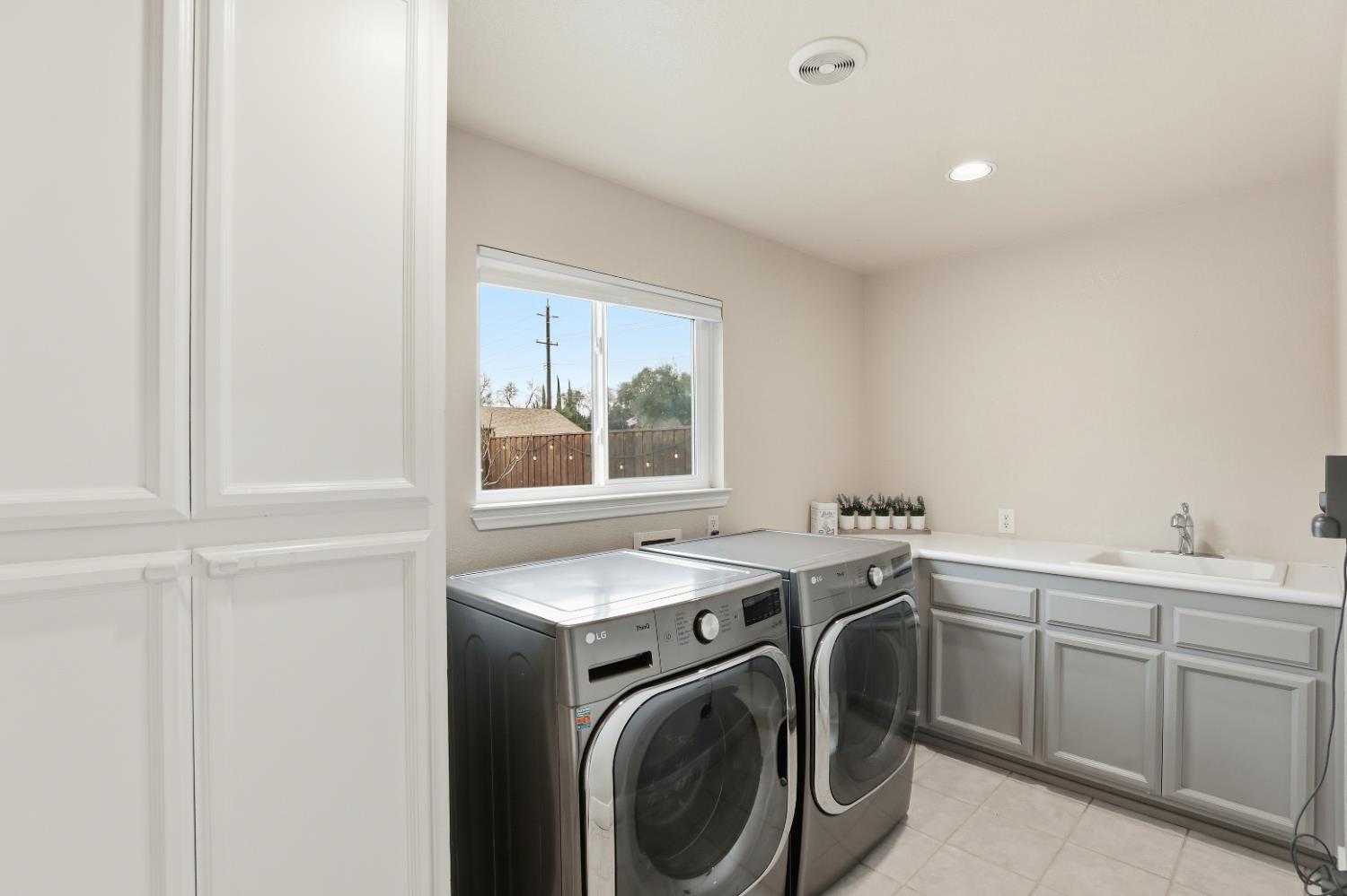 4208 Sherlock Way Citrus Heights, CA 95610 - Photo 15 of 37