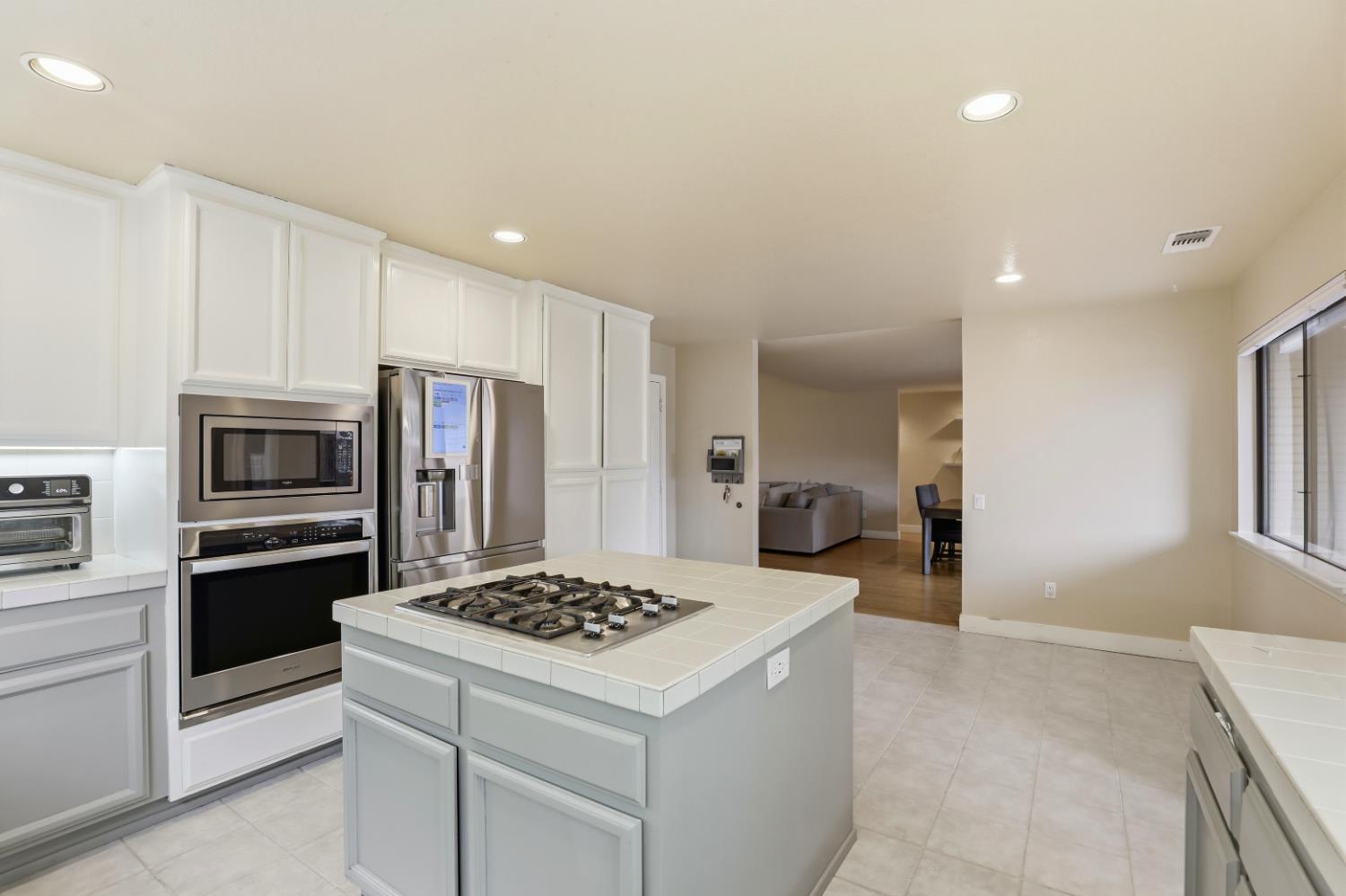 4208 Sherlock Way Citrus Heights, CA 95610 - Photo 10 of 37