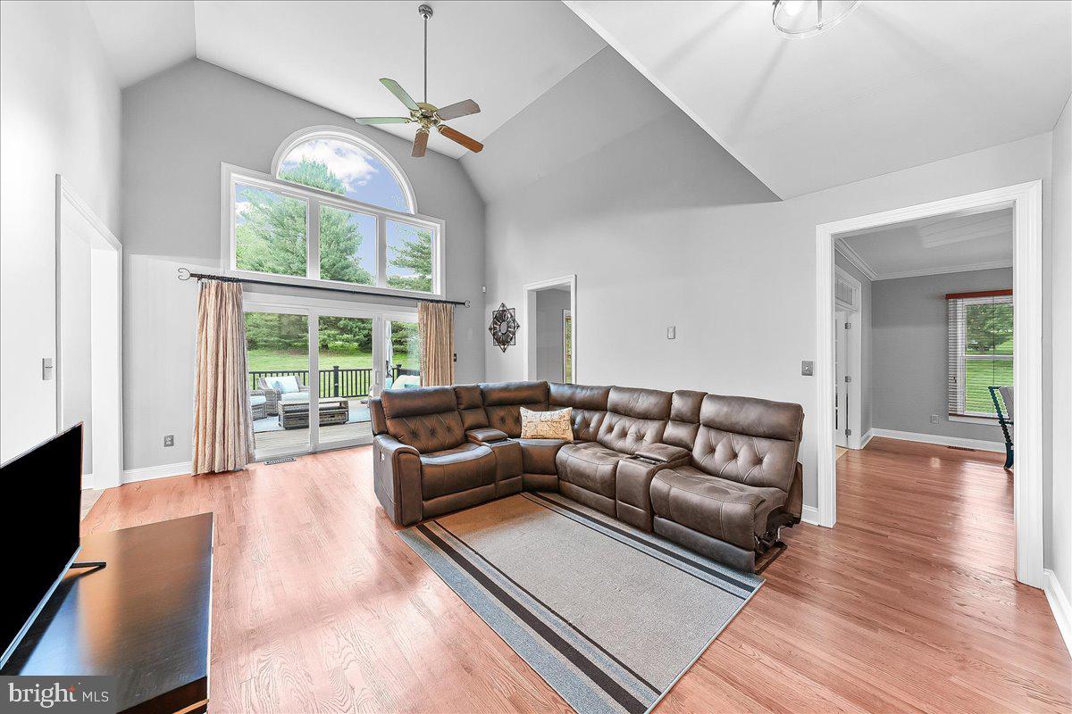 51 Ridings Way Chadds Ford, PA 19317 - Photo 27 of 57 Spacious living area with natural light.