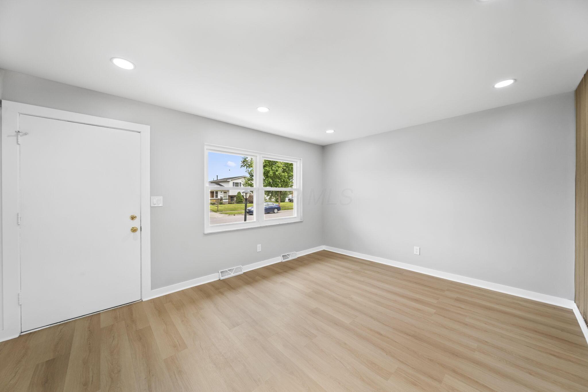 6365 Faircrest Road Columbus, OH 43229 - Photo 12 of 87 12-web-or-mls-DSC01052