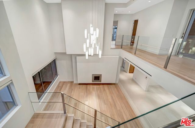 $18,000 | 647 North Laurel Avenue, Los Angeles, CA 90048