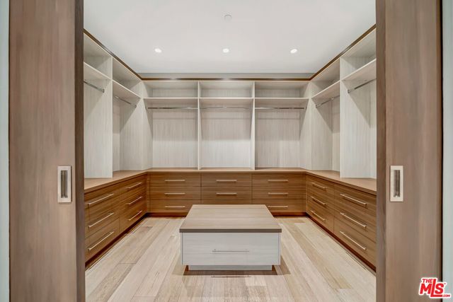 $18,000 | 647 North Laurel Avenue, Los Angeles, CA 90048