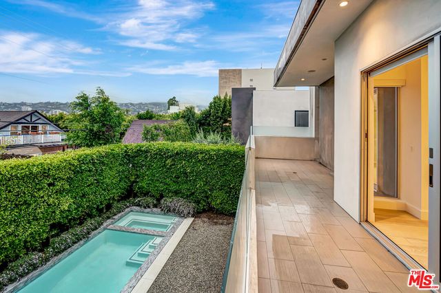 $18,000 | 647 North Laurel Avenue, Los Angeles, CA 90048