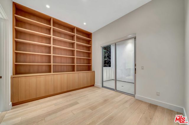 $18,000 | 647 North Laurel Avenue, Los Angeles, CA 90048