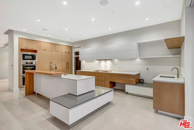 $18,000 | 647 North Laurel Avenue, Los Angeles, CA 90048