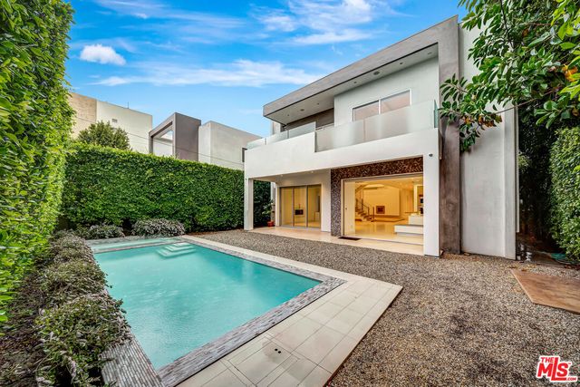 $18,000 | 647 North Laurel Avenue, Los Angeles, CA 90048