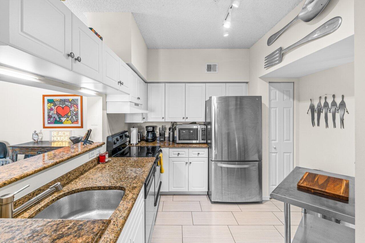 1408 Tuscany Way Boynton Beach, FL 33435 - Photo 12 of 53 012-1408TuscanyWay-BoyntonBeach-FL-33435