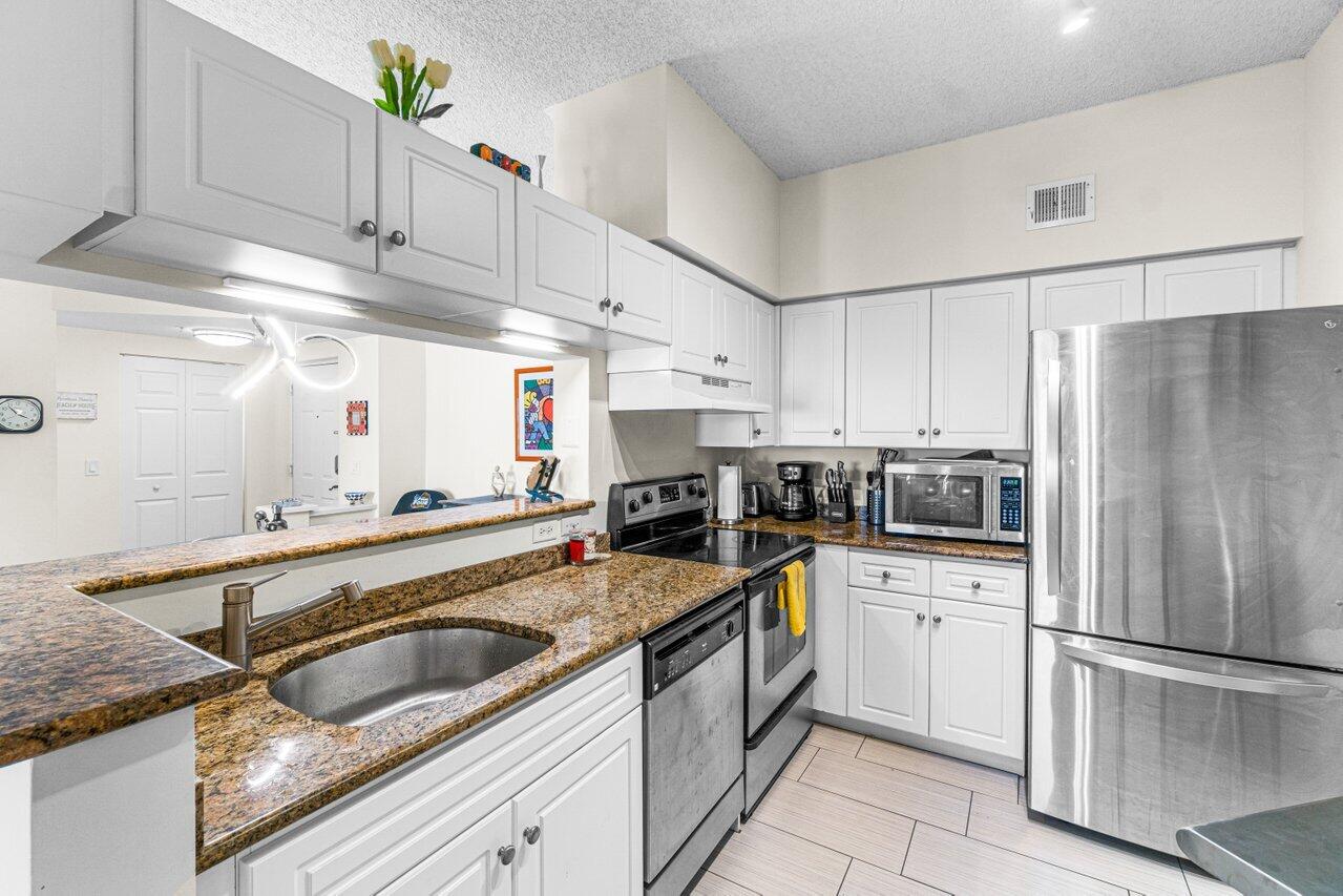 1408 Tuscany Way Boynton Beach, FL 33435 - Photo 13 of 53 013-1408TuscanyWay-BoyntonBeach-FL-33435