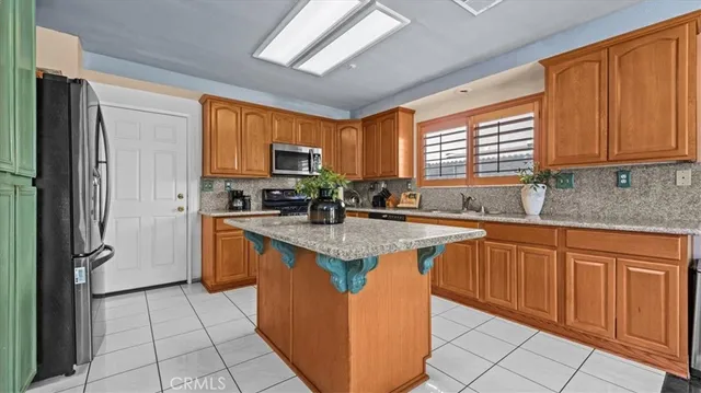 $720,000 | 14998 Mustang Lane, Fontana, CA 92336