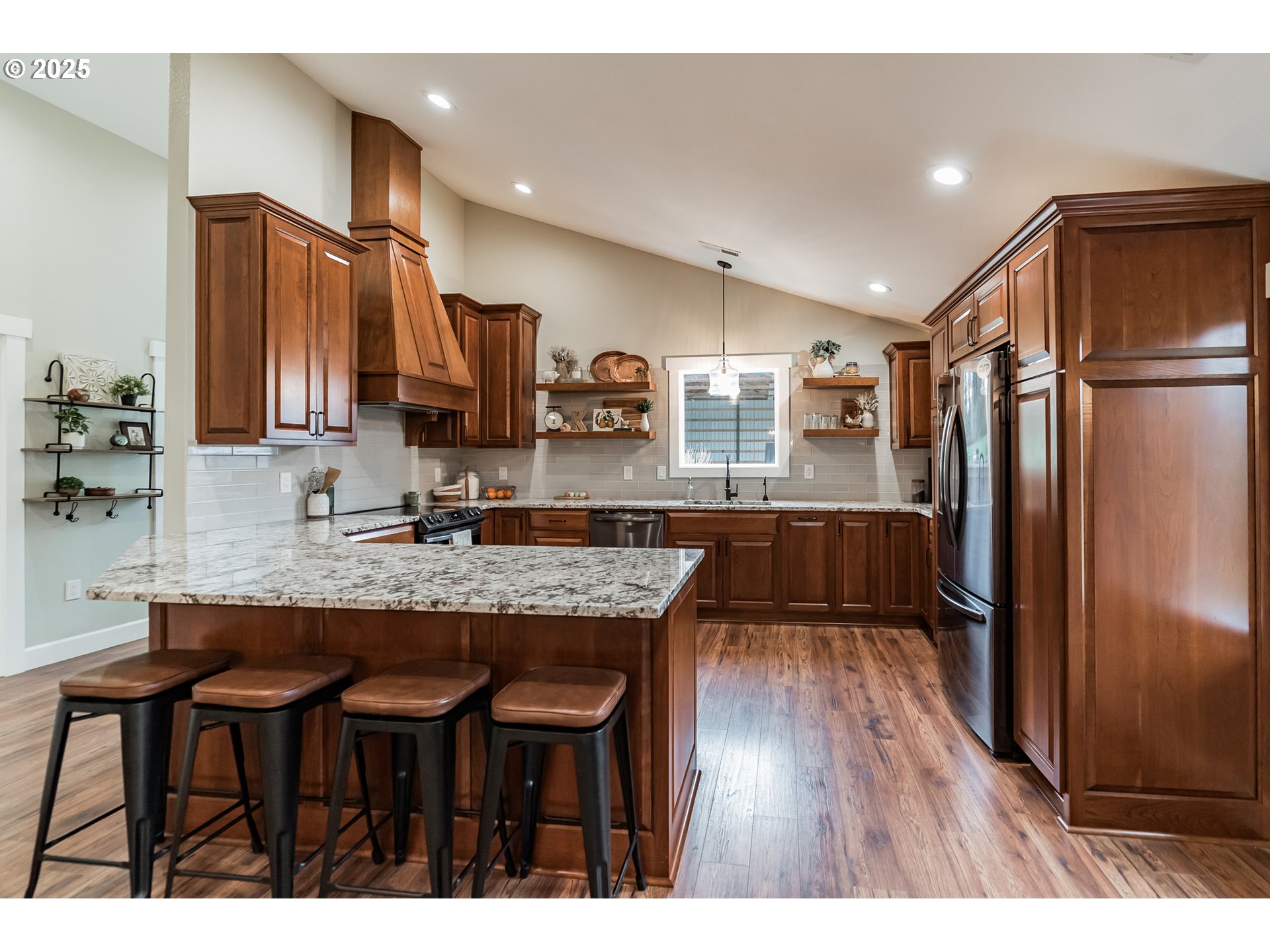 16124 South Windy City Road Mulino, OR 97042 - Photo 5 of 30 Gallery Image 5