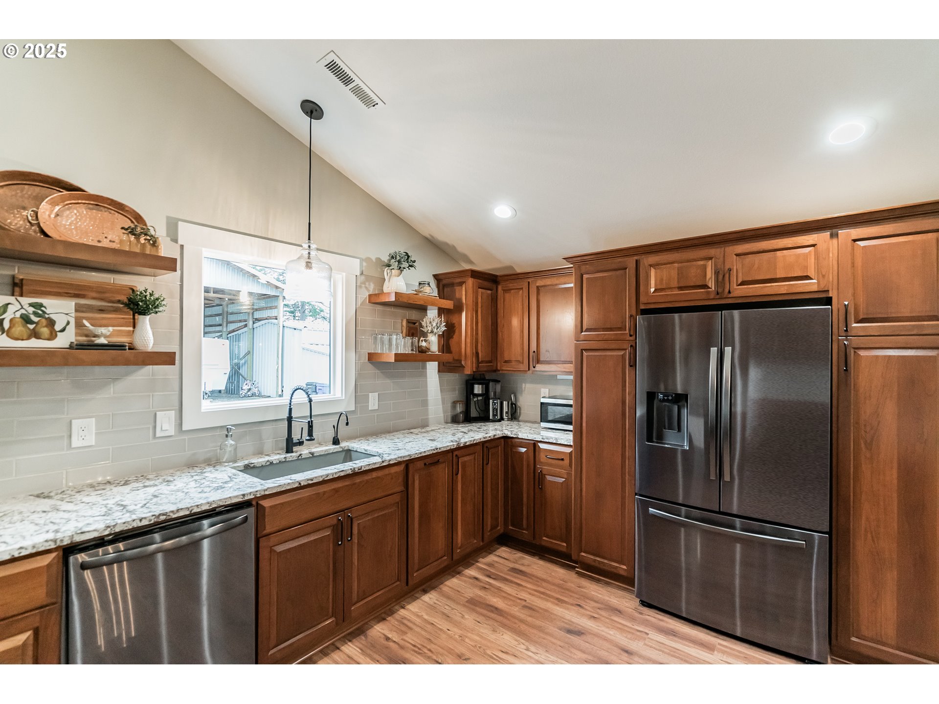 16124 South Windy City Road Mulino, OR 97042 - Photo 7 of 30 Gallery Image 7