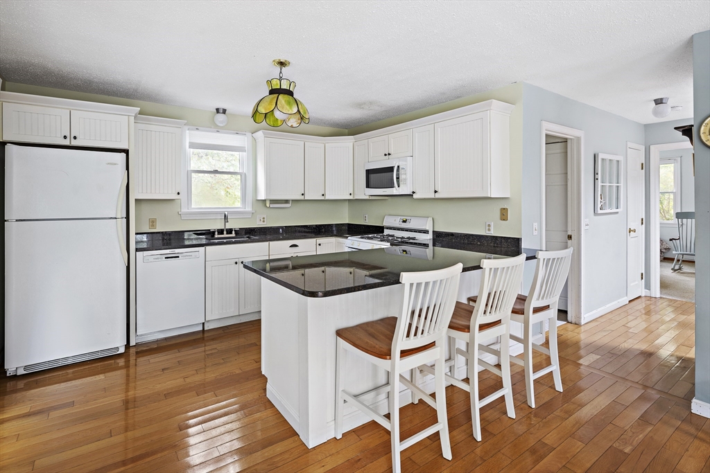 6 Gerts Way Edgartown, MA 02539 - Photo 8 of 15 Gallery Image 8