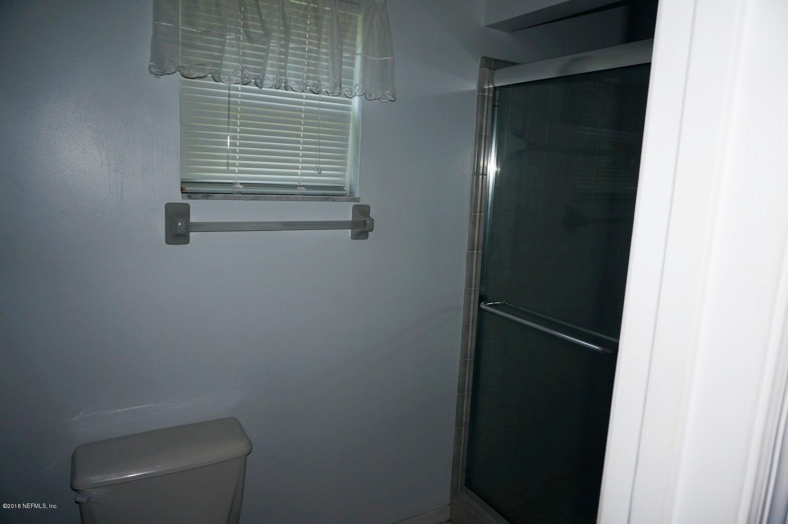 6511 Brooklyn Bay Road Keystone Heights, FL 32656 - Photo 17 of 25 a bathroom with a toilet