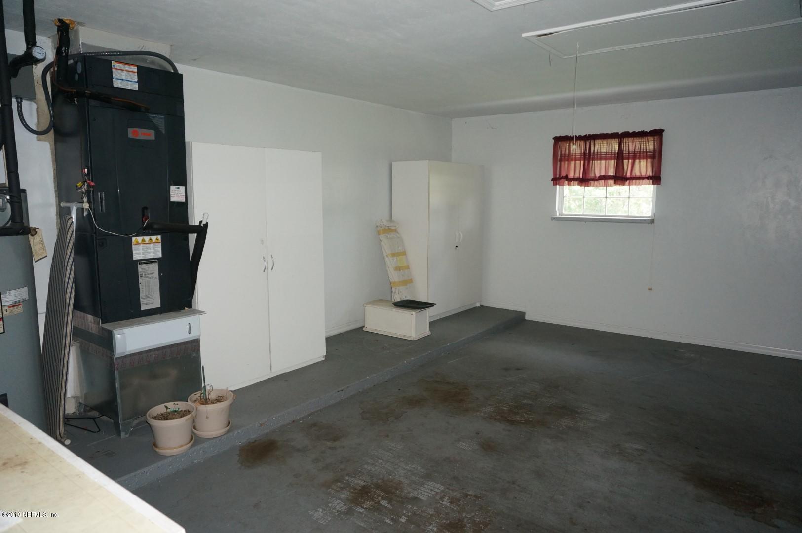 6511 Brooklyn Bay Road Keystone Heights, FL 32656 - Photo 22 of 25 a view of empty room with front door