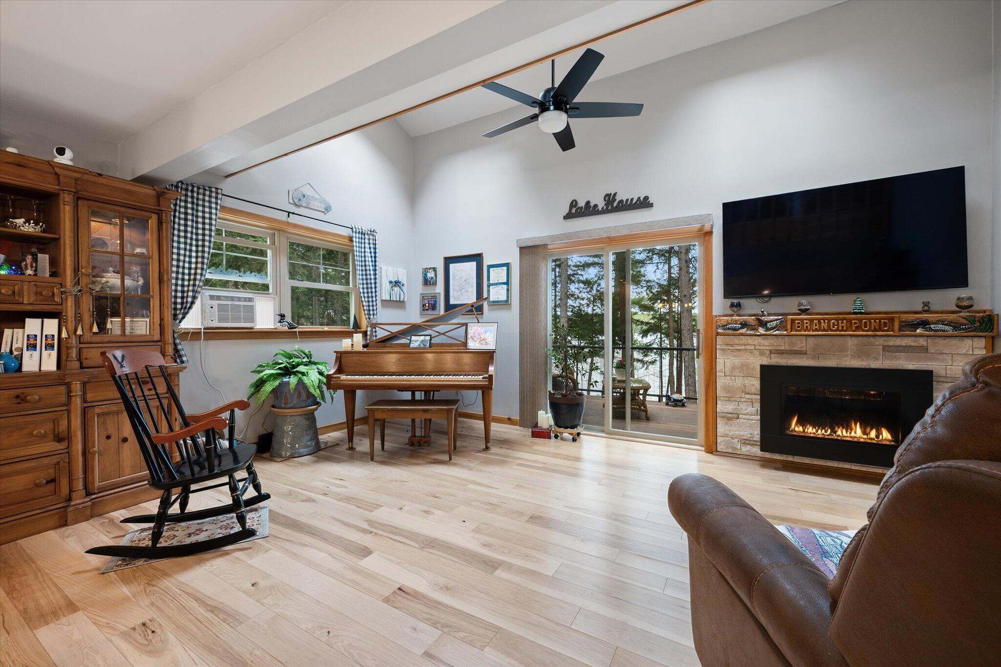 269 Phillips Way Ellsworth, ME 04605 - Photo 8 of 54 12-Living Room