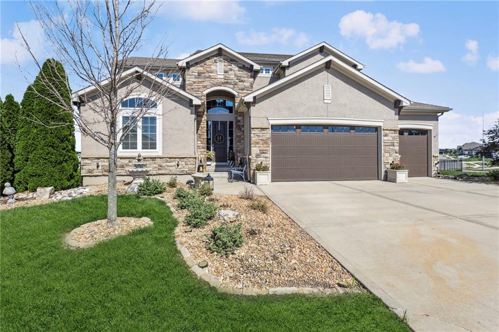 1401 Spurlock Cove Raymore, MO 64083 - Photo 1 of 47