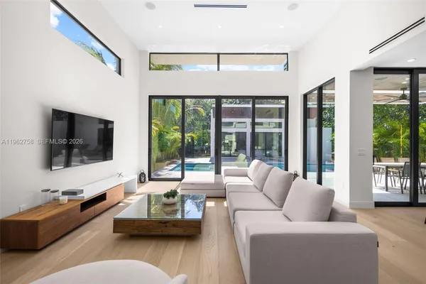 $3,299,000 | 290 Northwest 48th Street, Miami, FL 33127