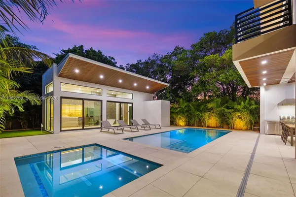 $3,299,000 | 290 Northwest 48th Street, Miami, FL 33127