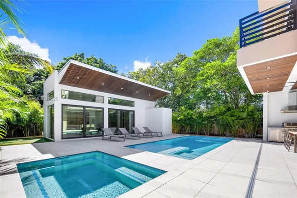 $3,299,000 | 290 Northwest 48th Street, Miami, FL 33127