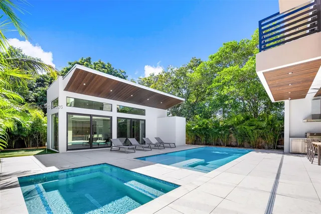 $3,495,000 | 290 Northwest 48th Street, Miami, FL 33127