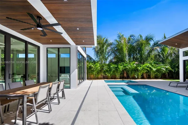 $3,299,000 | 290 Northwest 48th Street, Miami, FL 33127