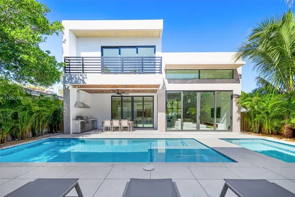 $3,299,000 | 290 Northwest 48th Street, Miami, FL 33127