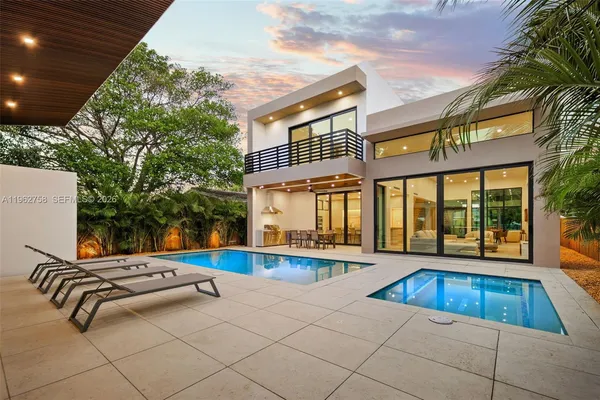 $3,299,000 | 290 Northwest 48th Street, Miami, FL 33127