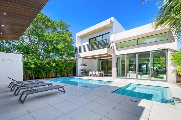 $3,299,000 | 290 Northwest 48th Street, Miami, FL 33127