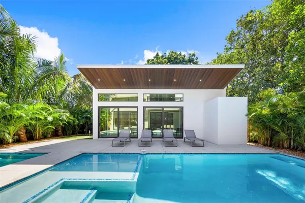 $3,299,000 | 290 Northwest 48th Street, Miami, FL 33127