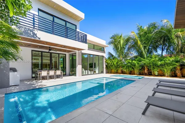 $3,299,000 | 290 Northwest 48th Street, Miami, FL 33127