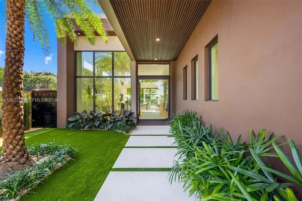 $3,299,000 | 290 Northwest 48th Street, Miami, FL 33127