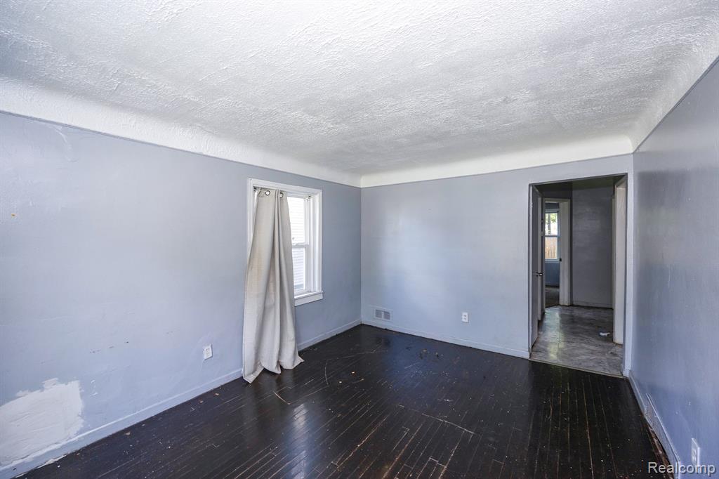 7498 Rutland Street Detroit, MI 48228 - Photo 7 of 26