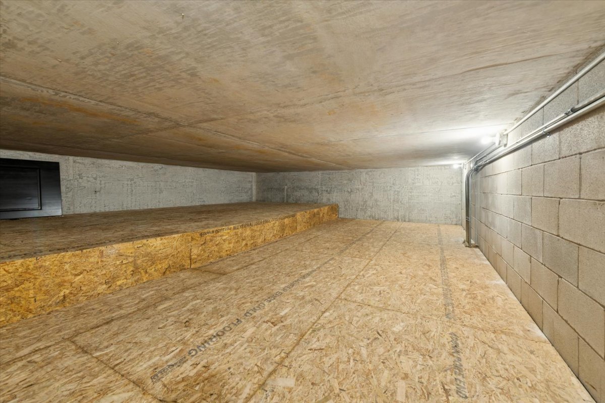 457 West Deming Place Chicago, IL 60614 - Photo 37 of 63 a view of empty room with wooden floor