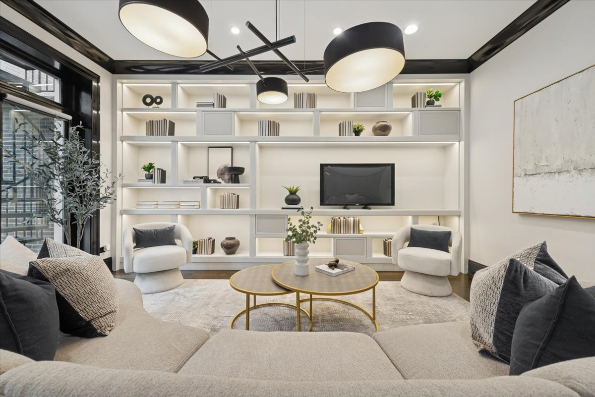 457 West Deming Place Chicago, IL 60614 - Photo 7 of 63 a living room with furniture