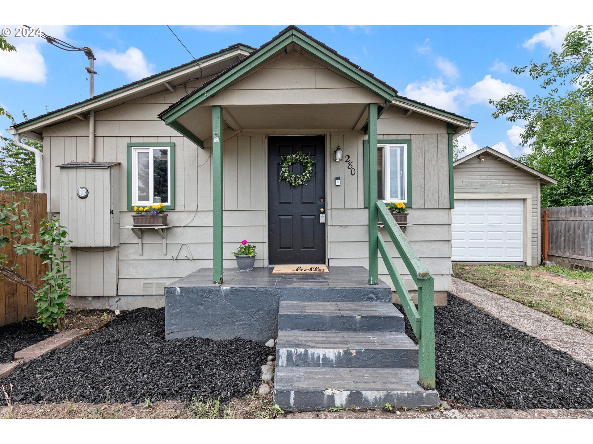 280 South 35th Street Springfield, OR 97478 - Photo 1 of 12 a front view of a house with a yard
