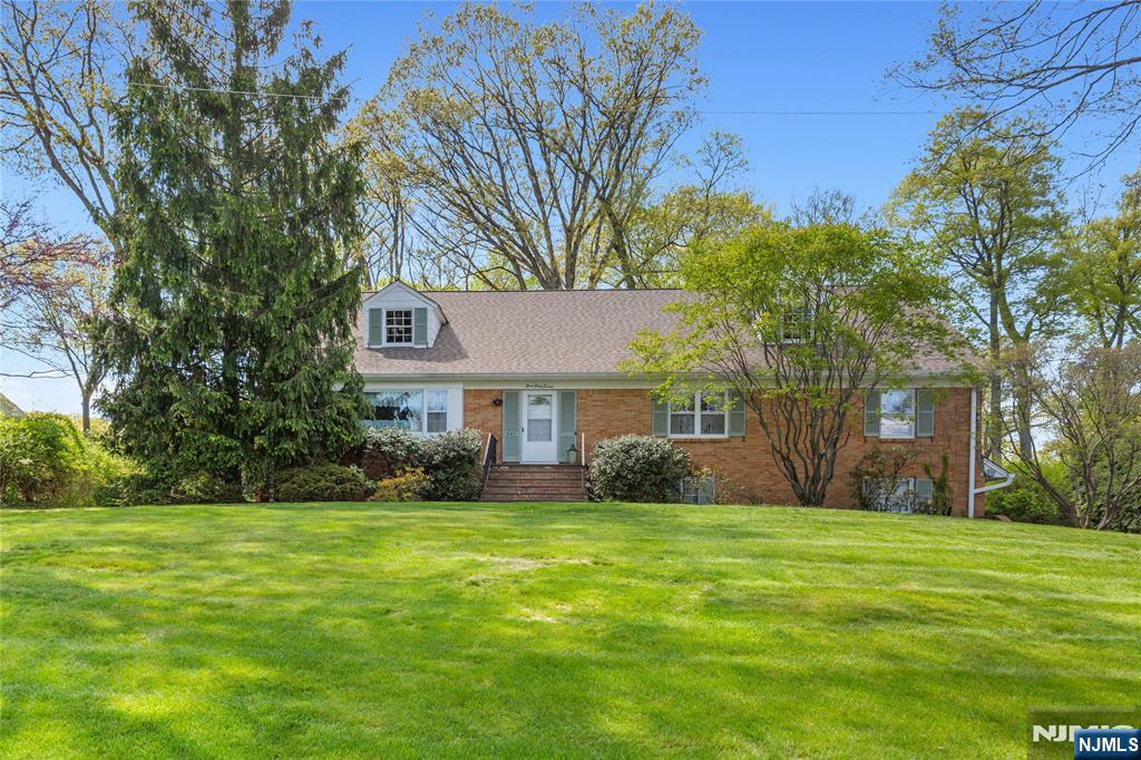 557 Taunton Road Wyckoff, NJ 07481 - Photo 1 of 45