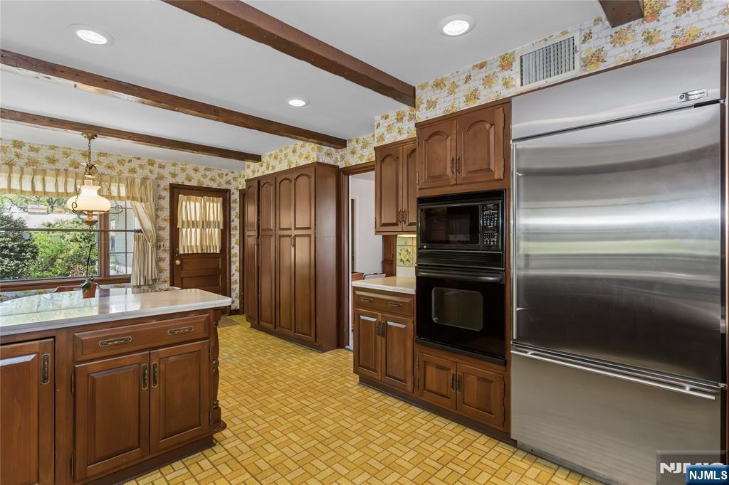 557 Taunton Road Wyckoff, NJ 07481 - Photo 13 of 45