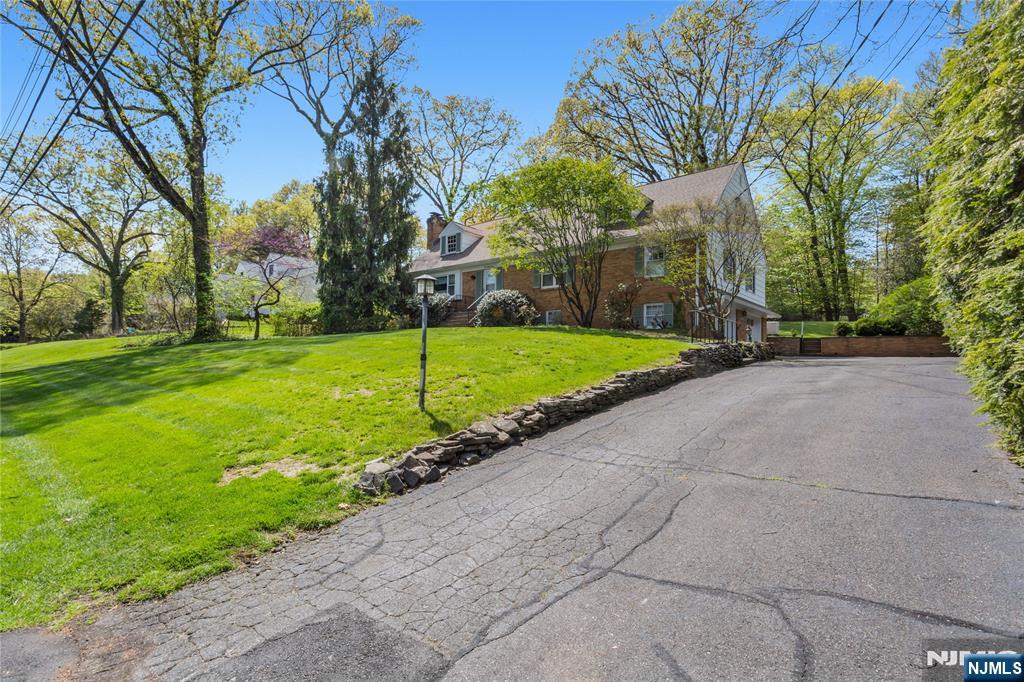 557 Taunton Road Wyckoff, NJ 07481 - Photo 2 of 45