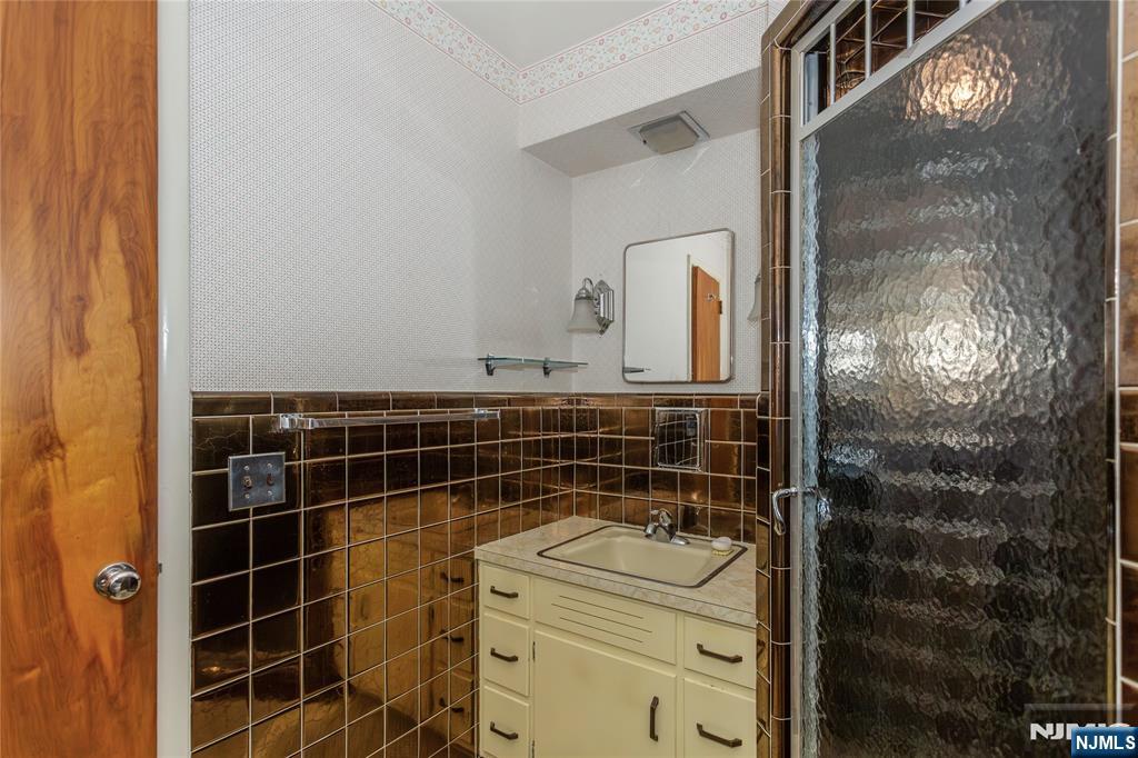 557 Taunton Road Wyckoff, NJ 07481 - Photo 22 of 45