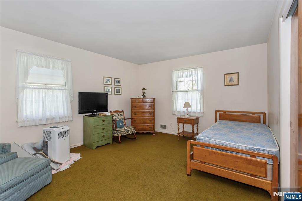 557 Taunton Road Wyckoff, NJ 07481 - Photo 24 of 45