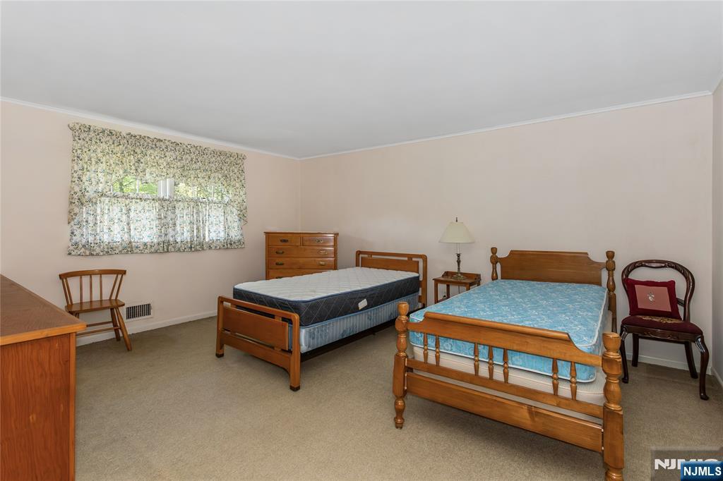 557 Taunton Road Wyckoff, NJ 07481 - Photo 26 of 45