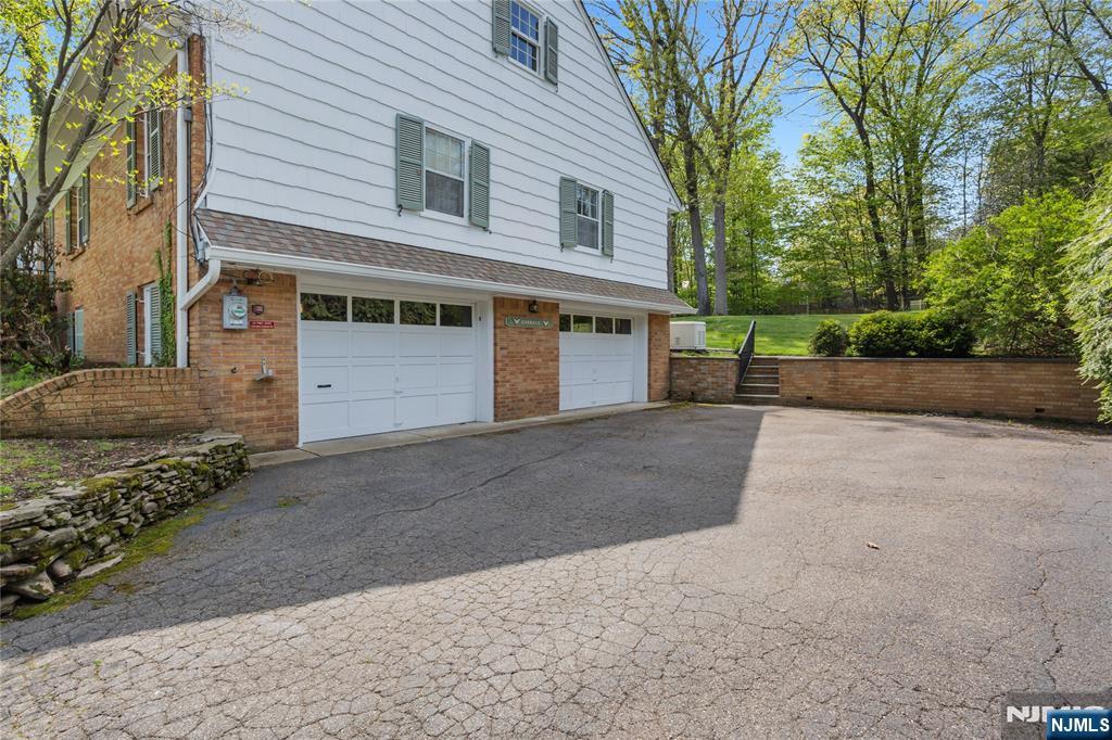 557 Taunton Road Wyckoff, NJ 07481 - Photo 3 of 45