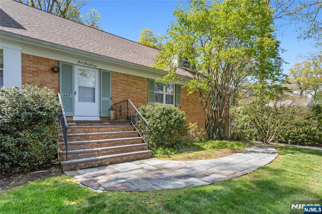 557 Taunton Road Wyckoff, NJ 07481 - Photo 4 of 45